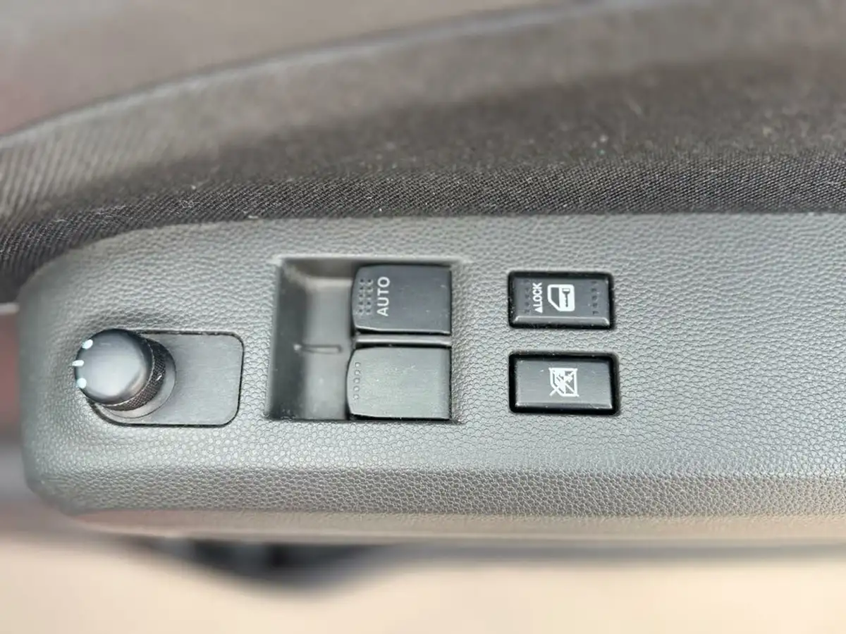 2010-suzuki-splash-10-gls-big-33