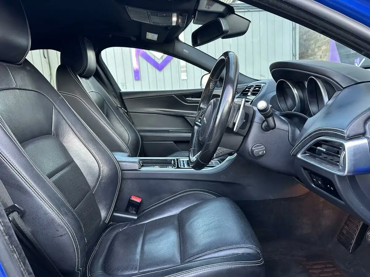 2018-jaguar-xe-20i-r-sport-249ps-1998cc-big-18