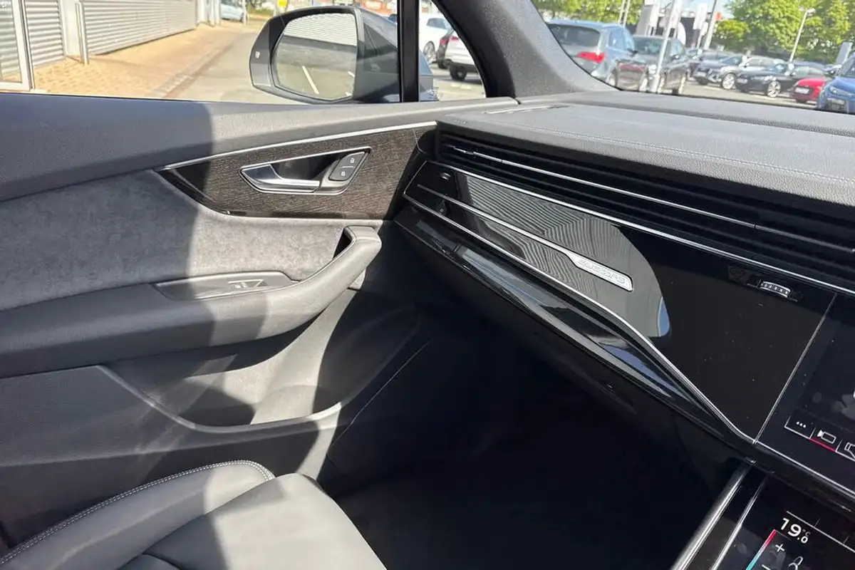 2025-audi-q7-30-45-tdi-black-edition-big-18