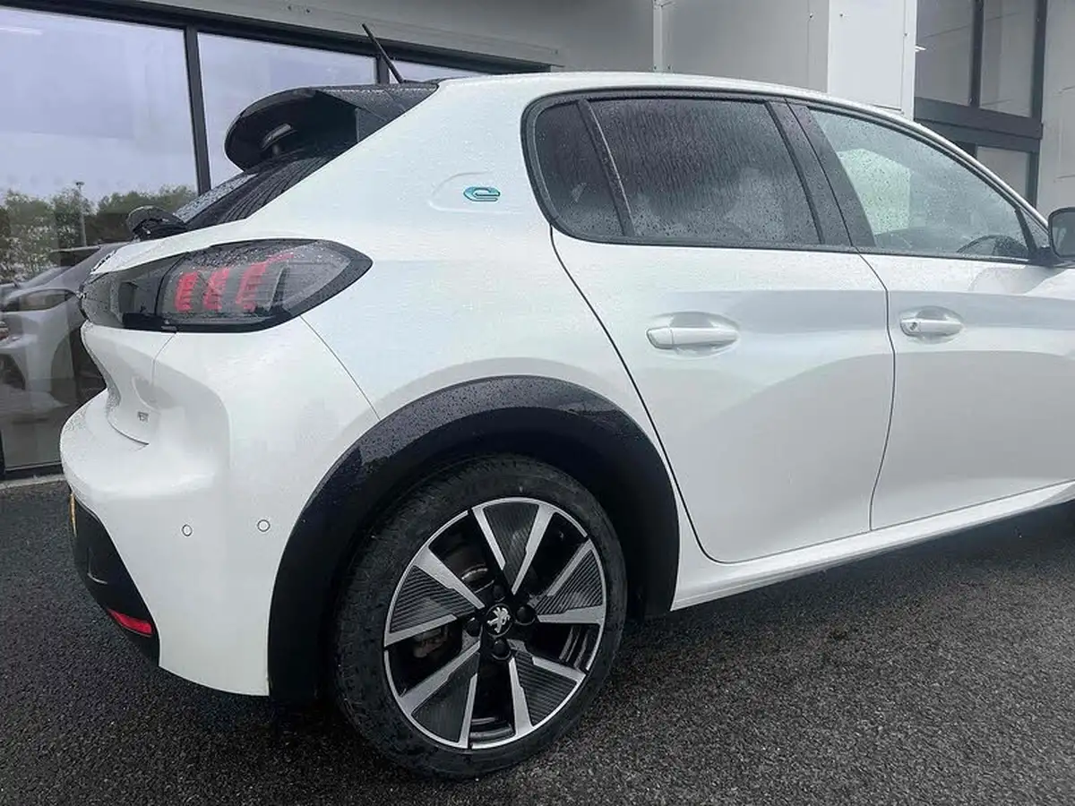 2021-peugeot-208-e-gt-50kwh-big-25
