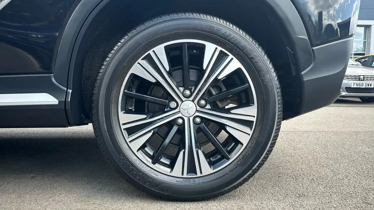 2019-mitsubishi-eclipse-cross-15-3-big-14