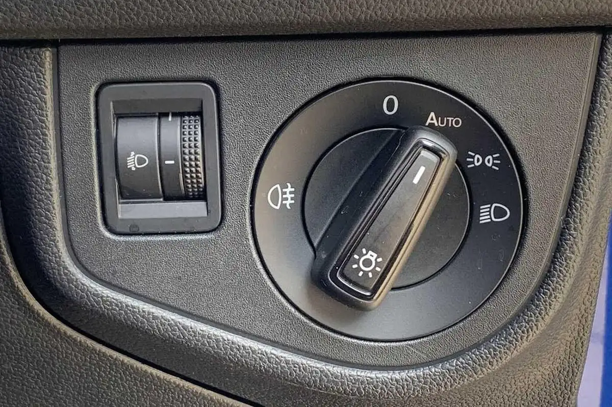 2018-volkswagen-polo-10-se-75ps-big-29