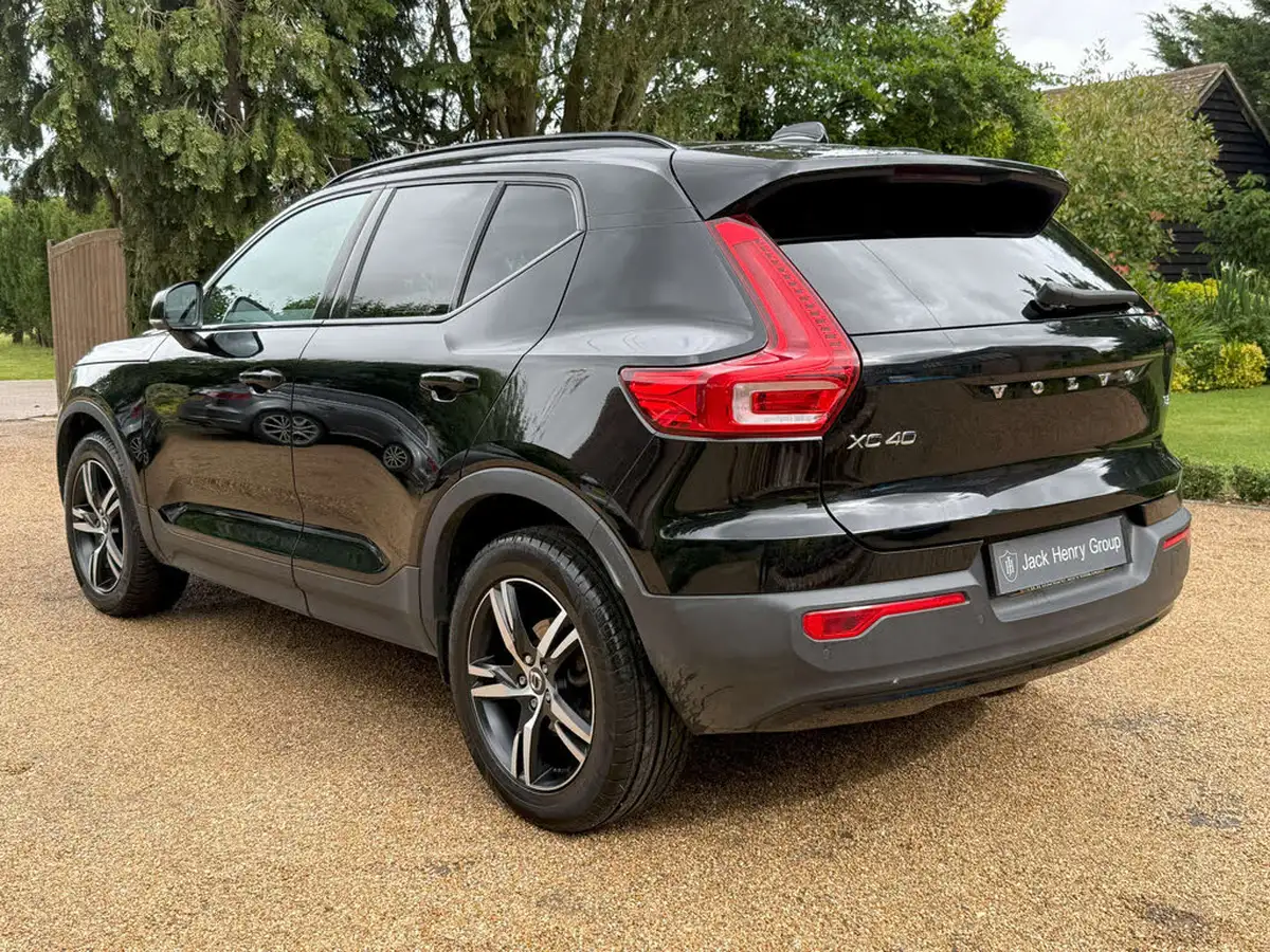 2020-volvo-xc40-15-t3-r-design-geartronic-big-2
