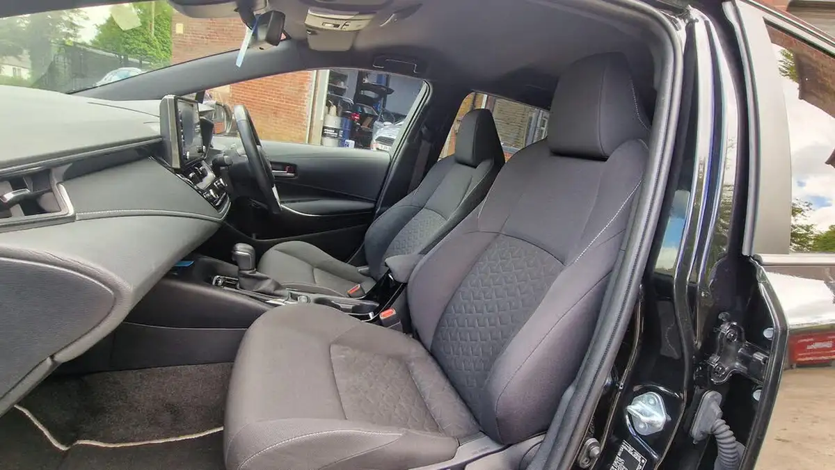 2020-toyota-corolla-18-vvt-i-design-trk-touring-sports-5d-big-23