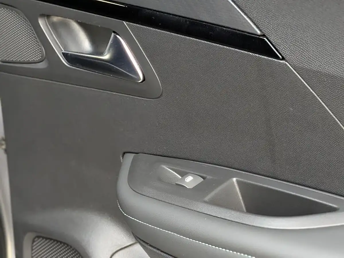 2020-peugeot-2008-suv-12-puretech-allure-100bhp-big-29