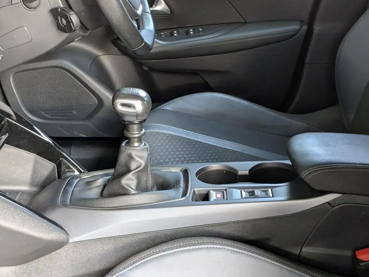 2020-peugeot-2008-suv-12-puretech-allure-100bhp-big-57