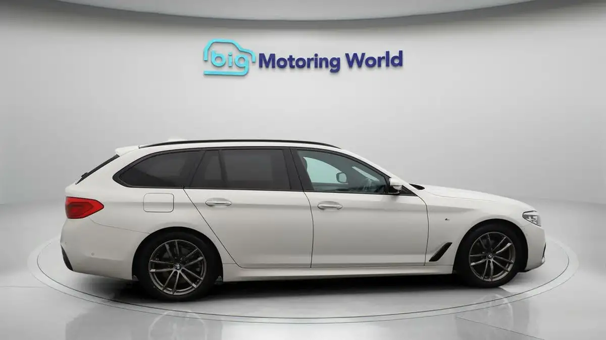 2017-bmw-5-series-20td-520d-m-sport-touring-5d-big-8