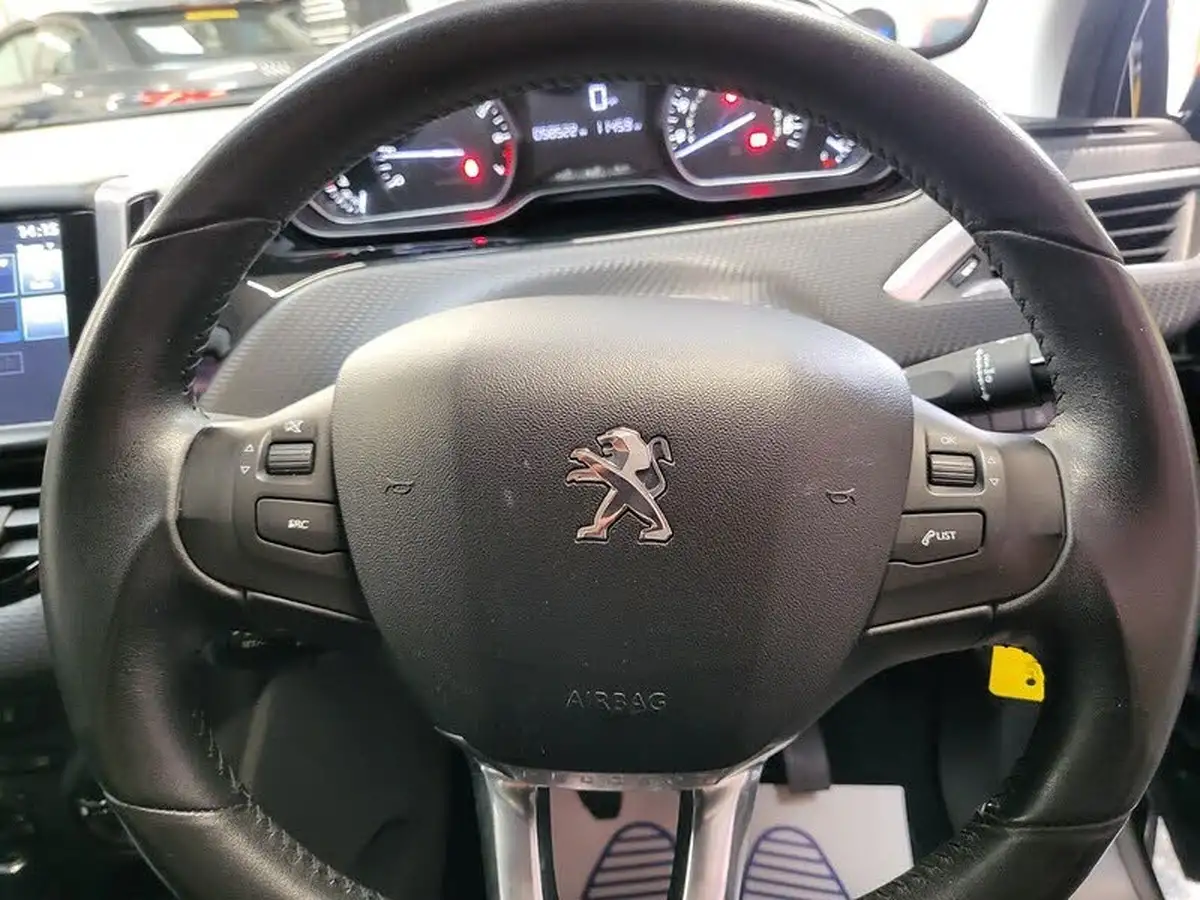 2015-peugeot-208-12-puretech-active-5d-big-11