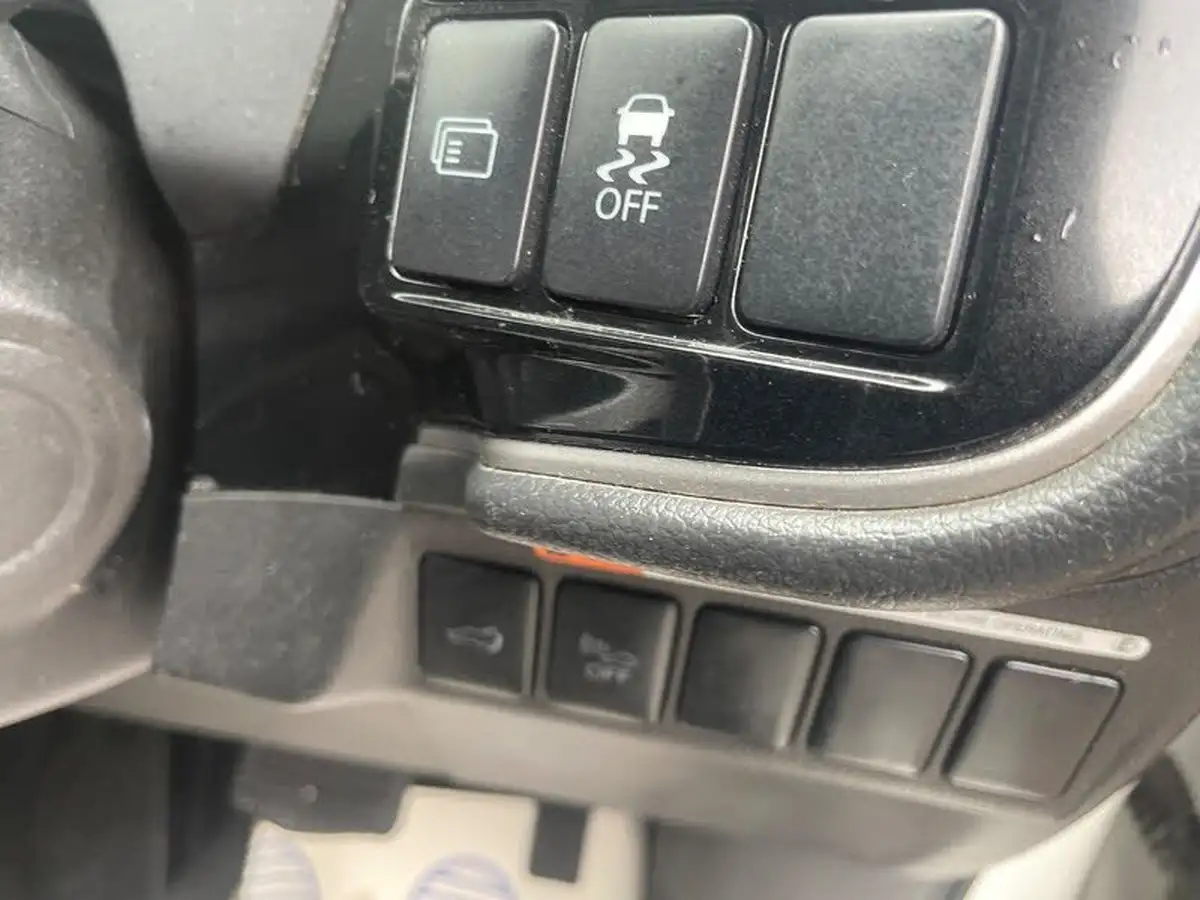 2015-mitsubishi-outlander-20-gx4h-phev-big-46