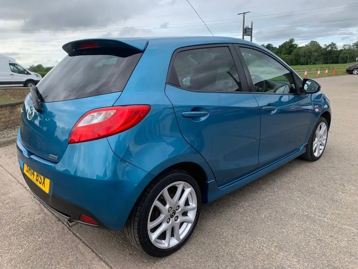 2014-mazda-mazda2-13-sport-venture-big-5
