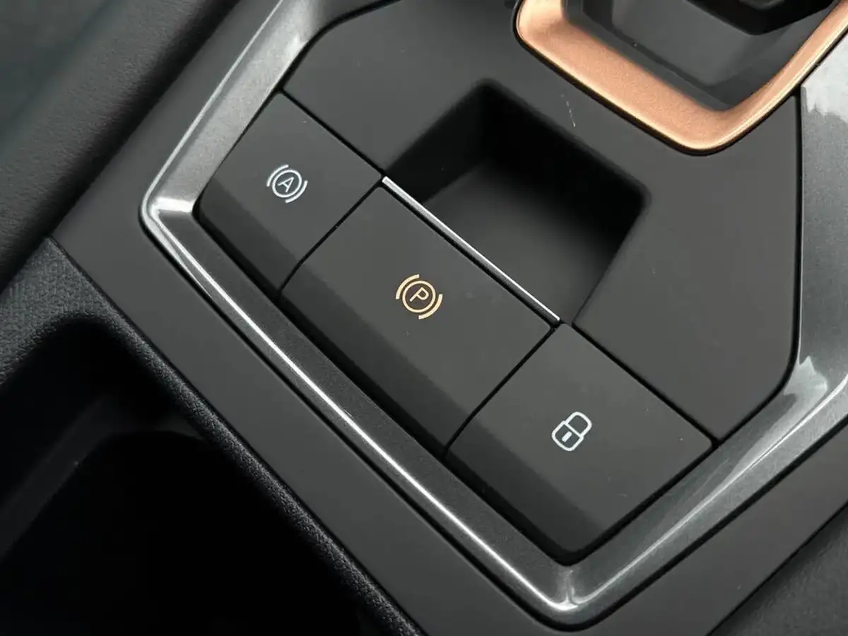 2025-cupra-formentor-15-e-hybrid-v2-big-43
