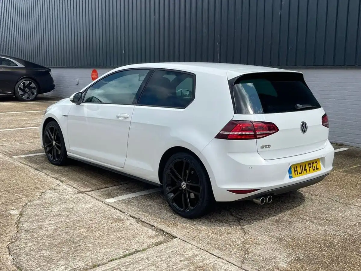 2014-volkswagen-golf-20tdi-gtd-3d-big-69
