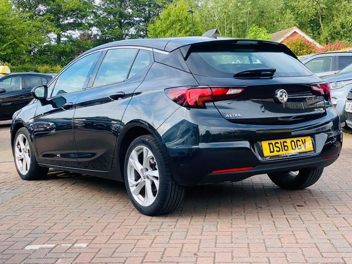 2016-vauxhall-astra-16cdti-sri-nav-110ps-ecoflex-ss-hatchback-big-4