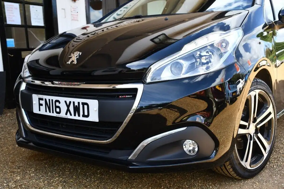 2016-peugeot-208-12-puretech-gt-line-5d-big-22