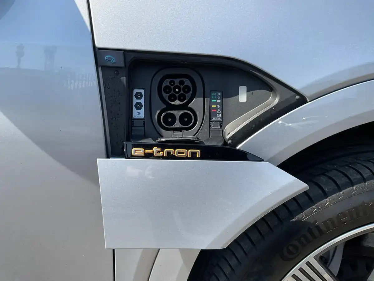 2021-audi-e-tron-55e-s-line-sportback-big-36