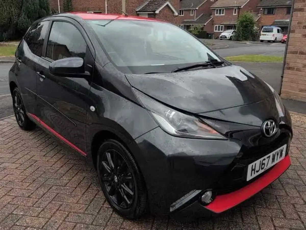 2017-toyota-aygo-10-vvt-i-x-press-71bhp-x-shift-big-0
