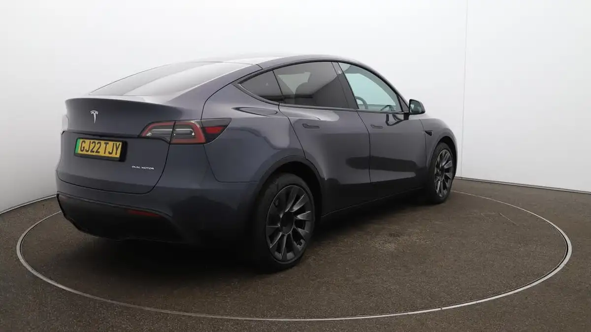 2022-tesla-model-y-e-long-range-big-56