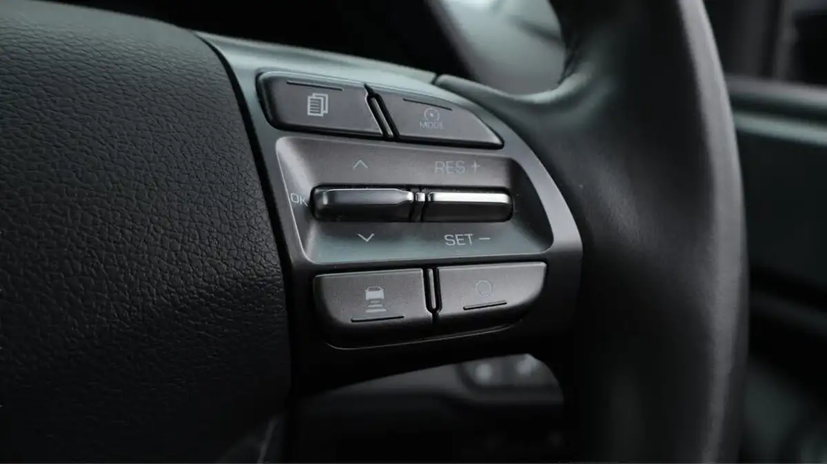 2021-hyundai-ioniq-e-premium-electric-100kw-big-25