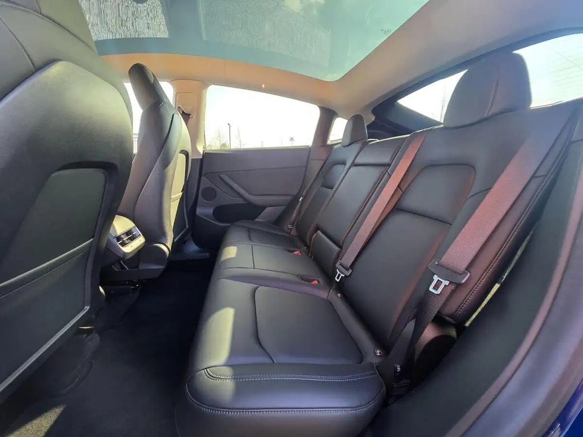2022-tesla-model-y-e-long-range-big-12
