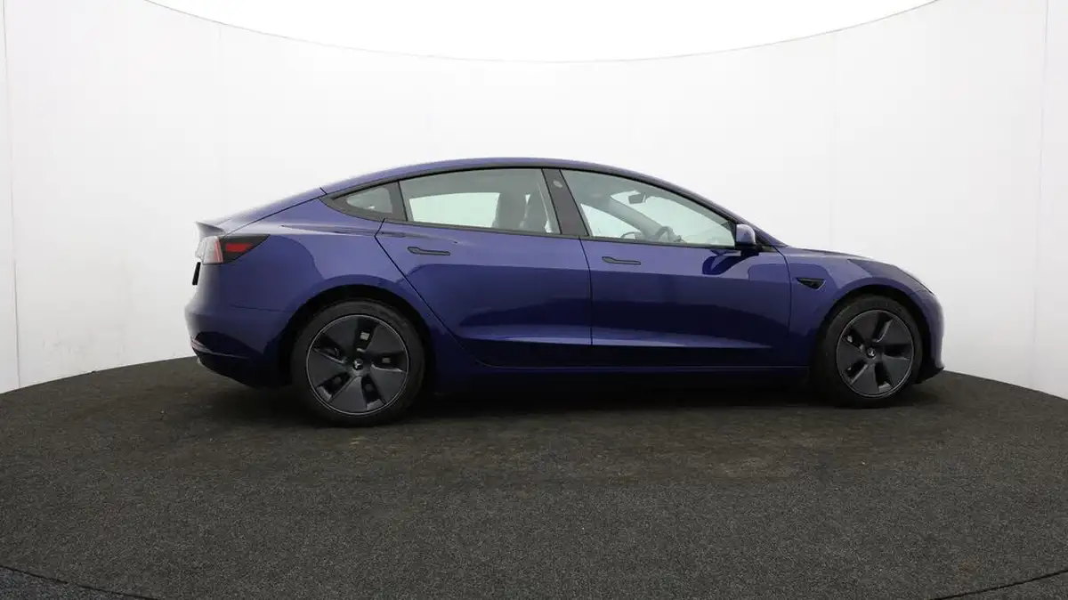 2022-tesla-model-3-e-rwd-big-39