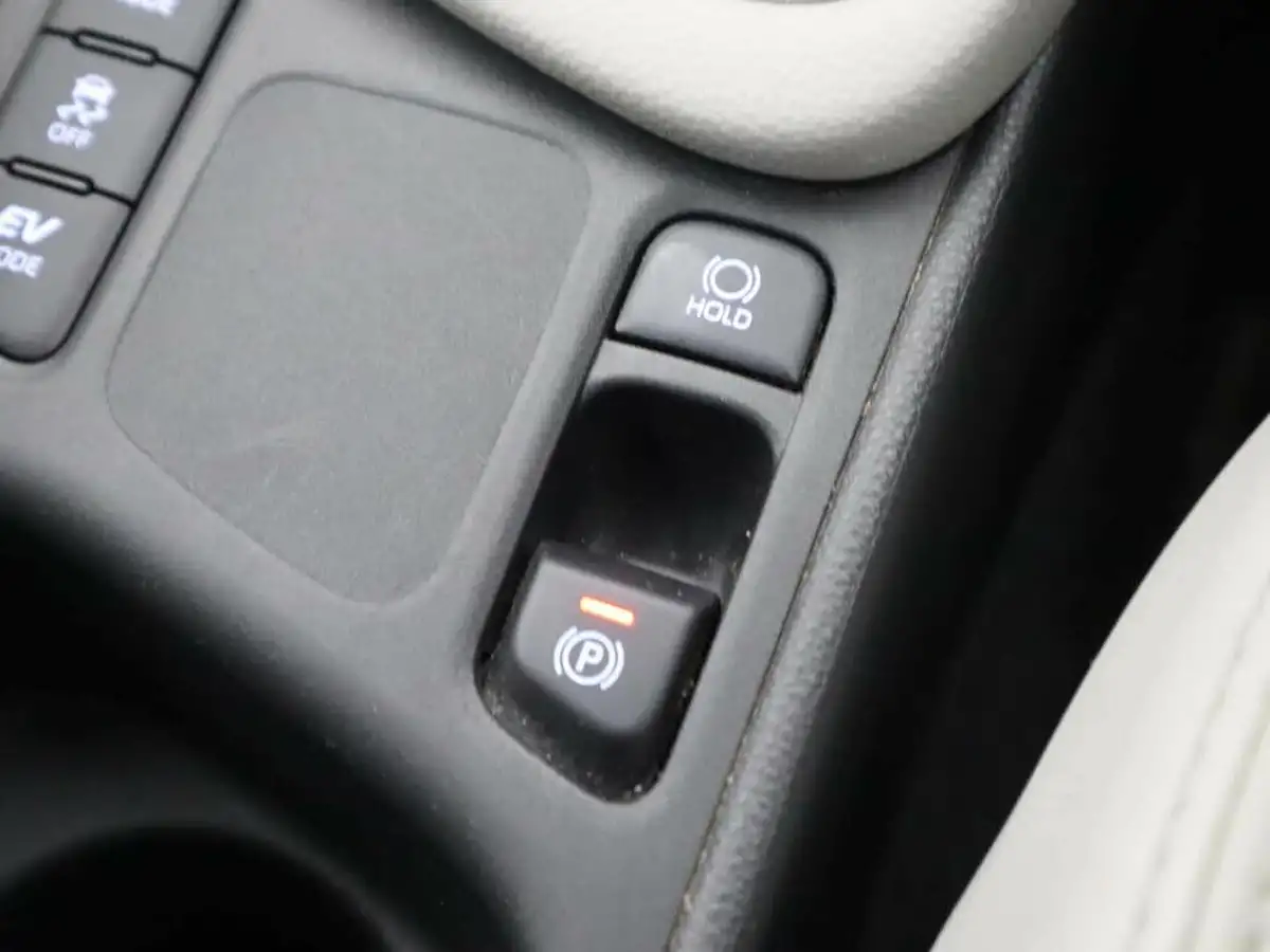 2022-toyota-yaris-15-vvt-i-excel-big-29