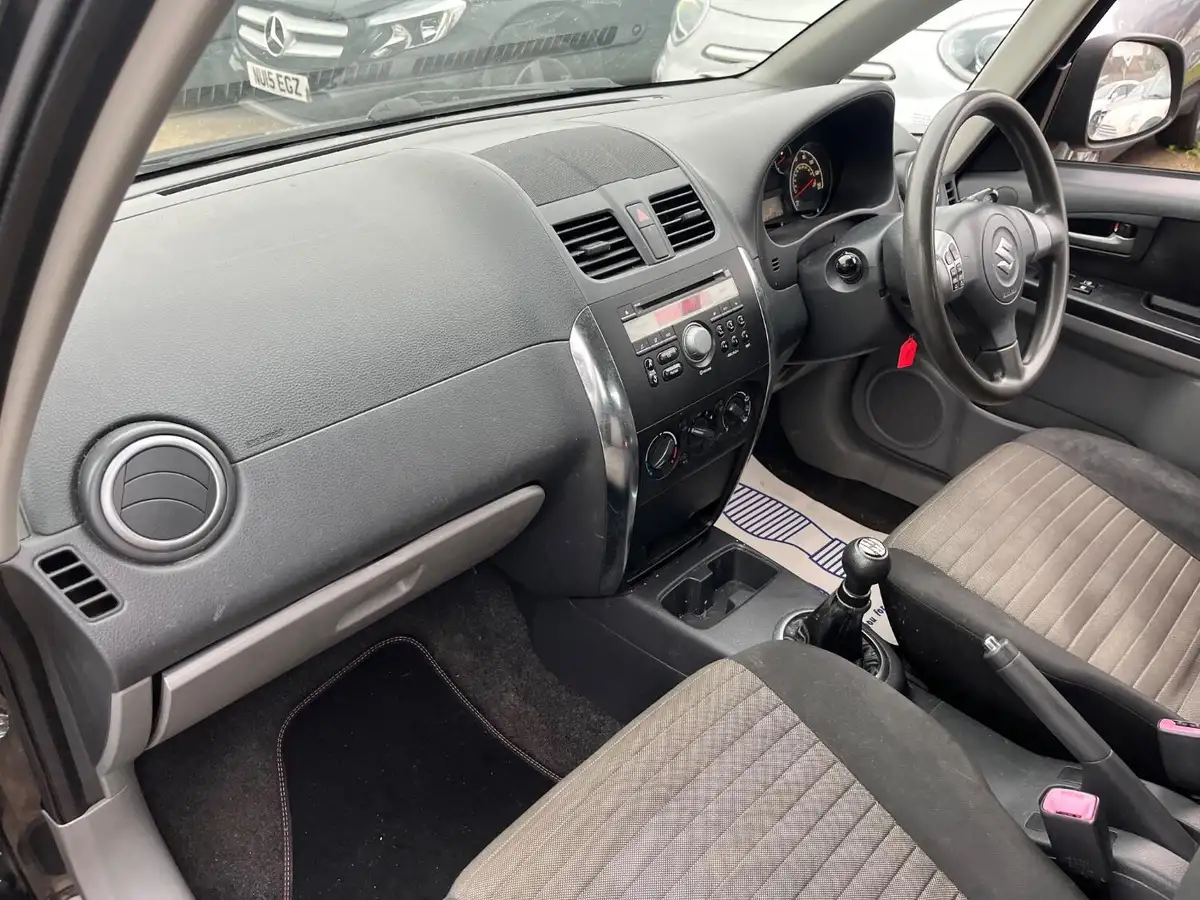 2012-suzuki-sx4-16-sz3-big-11