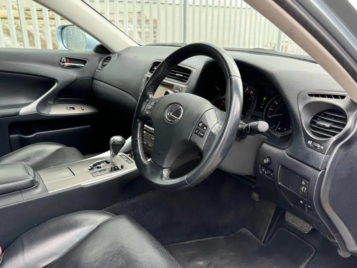 2010-lexus-is-250-25-se-i-dab-saloon-4d-auto-big-28