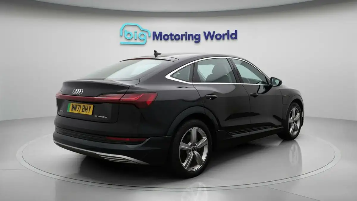 2022-audi-e-tron-50e-technik-sportback-big-7