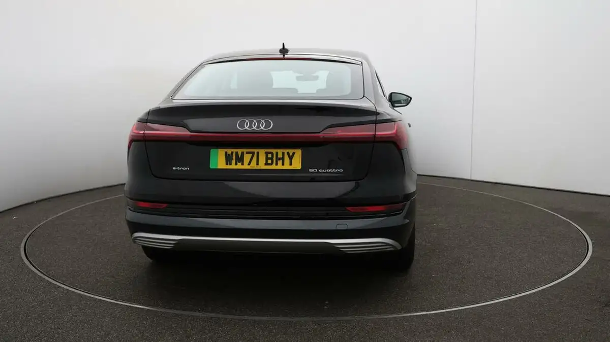 2022-audi-e-tron-50e-technik-sportback-big-59
