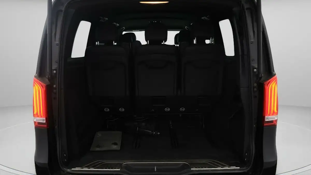 2020-mercedes-benz-v-class-20d-v300d-amg-line-extra-long-big-17