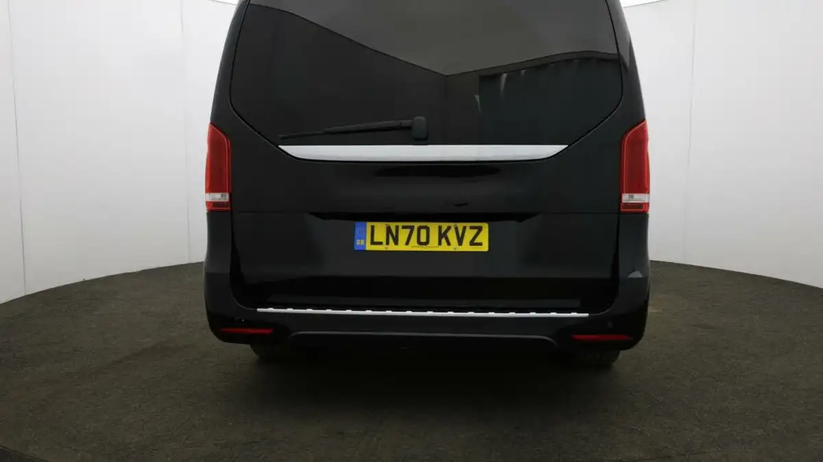 2020-mercedes-benz-v-class-20d-v300d-amg-line-extra-long-big-65