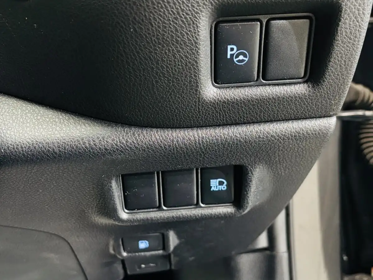 2017-toyota-c-hr-18-vvt-i-dynamic-big-17