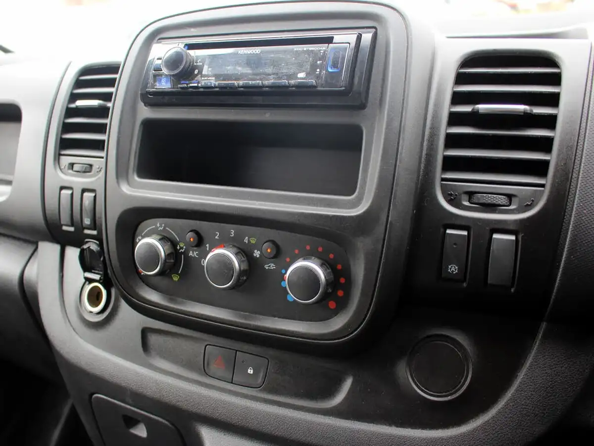 2021-renault-trafic-20dci-ll30-energy-120-business-panel-big-32