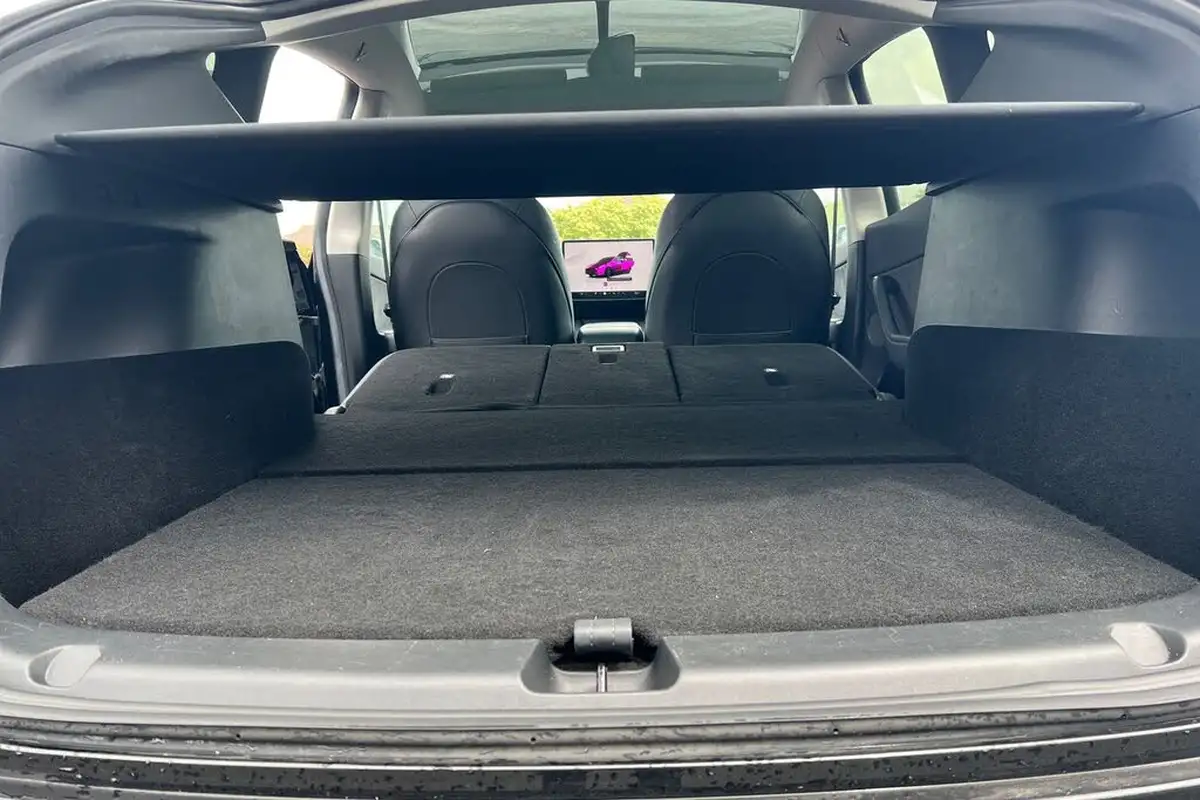 2022-tesla-model-y-e-long-range-big-24