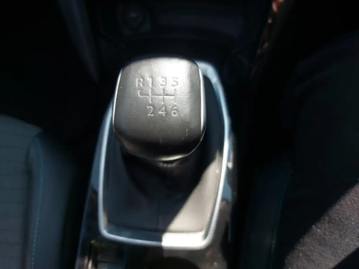 2022-peugeot-2008-suv-12-puretech-allure-premium-100bhp-big-18