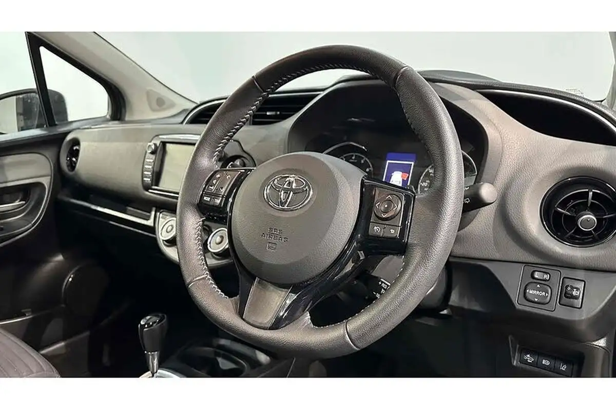 2018-toyota-yaris-15-vvt-i-icon-tech-111bhp-1496cc-cvt-big-23