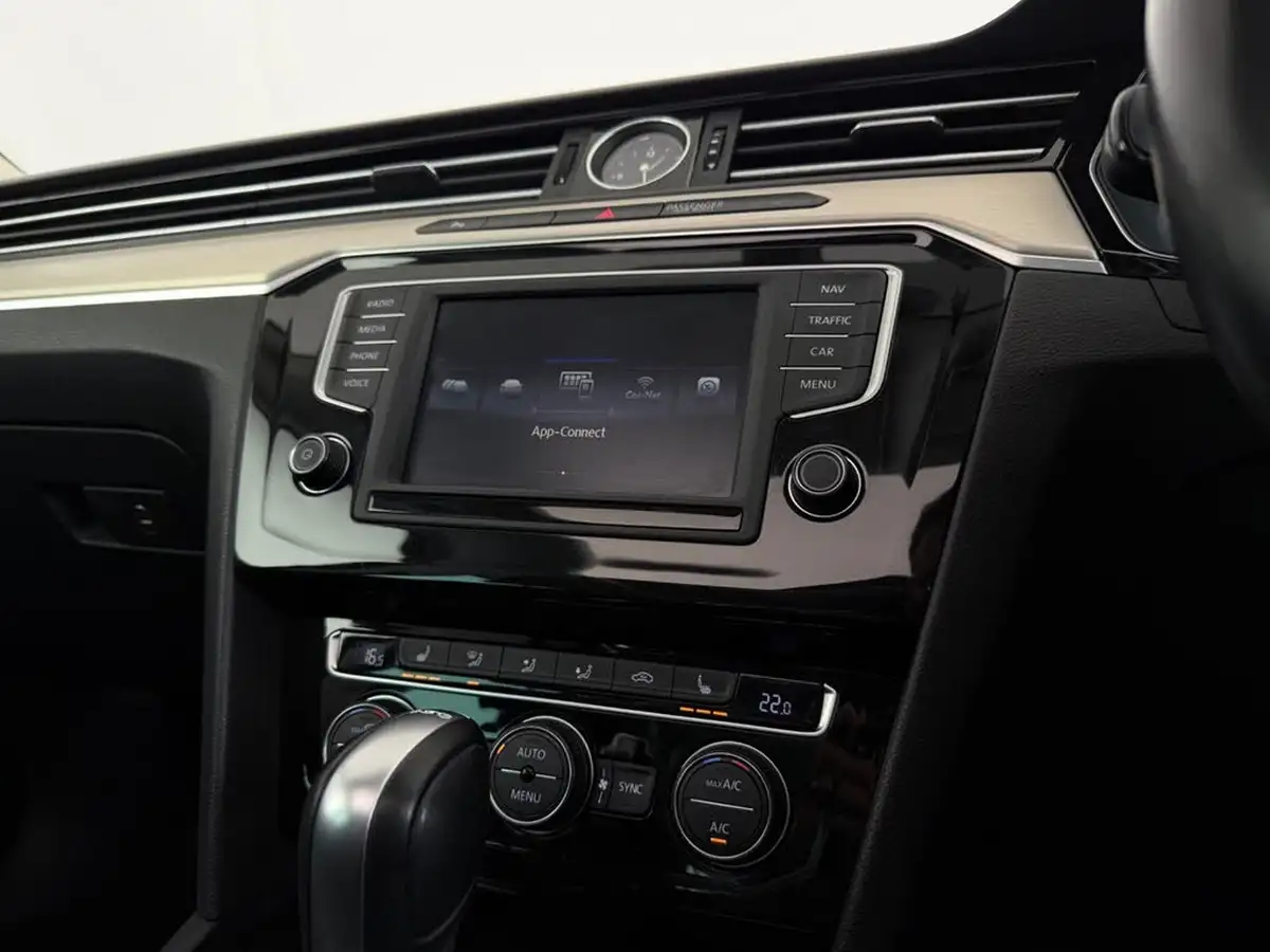 2017-volkswagen-passat-20tdi-gt-150ps-ss-estate-5d-dsg-big-42
