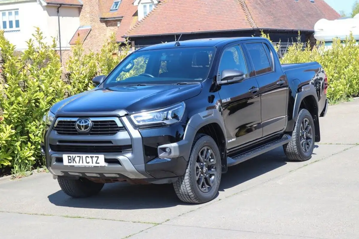 2021-toyota-hi-lux-28d-4d-invincible-x-at35-204hpeu6dt-e-big-1