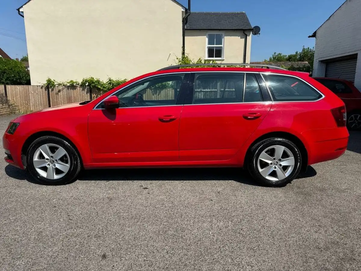 2019-skoda-octavia-16tdi-se-technology-estate-big-6
