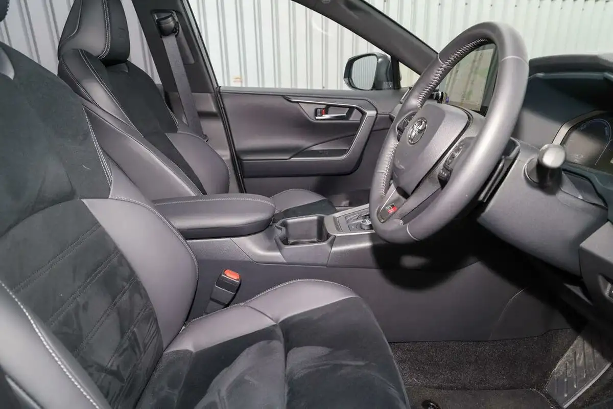 2024-toyota-rav4-25-vvt-i-gr-sport-302bhp-plug-in-big-10