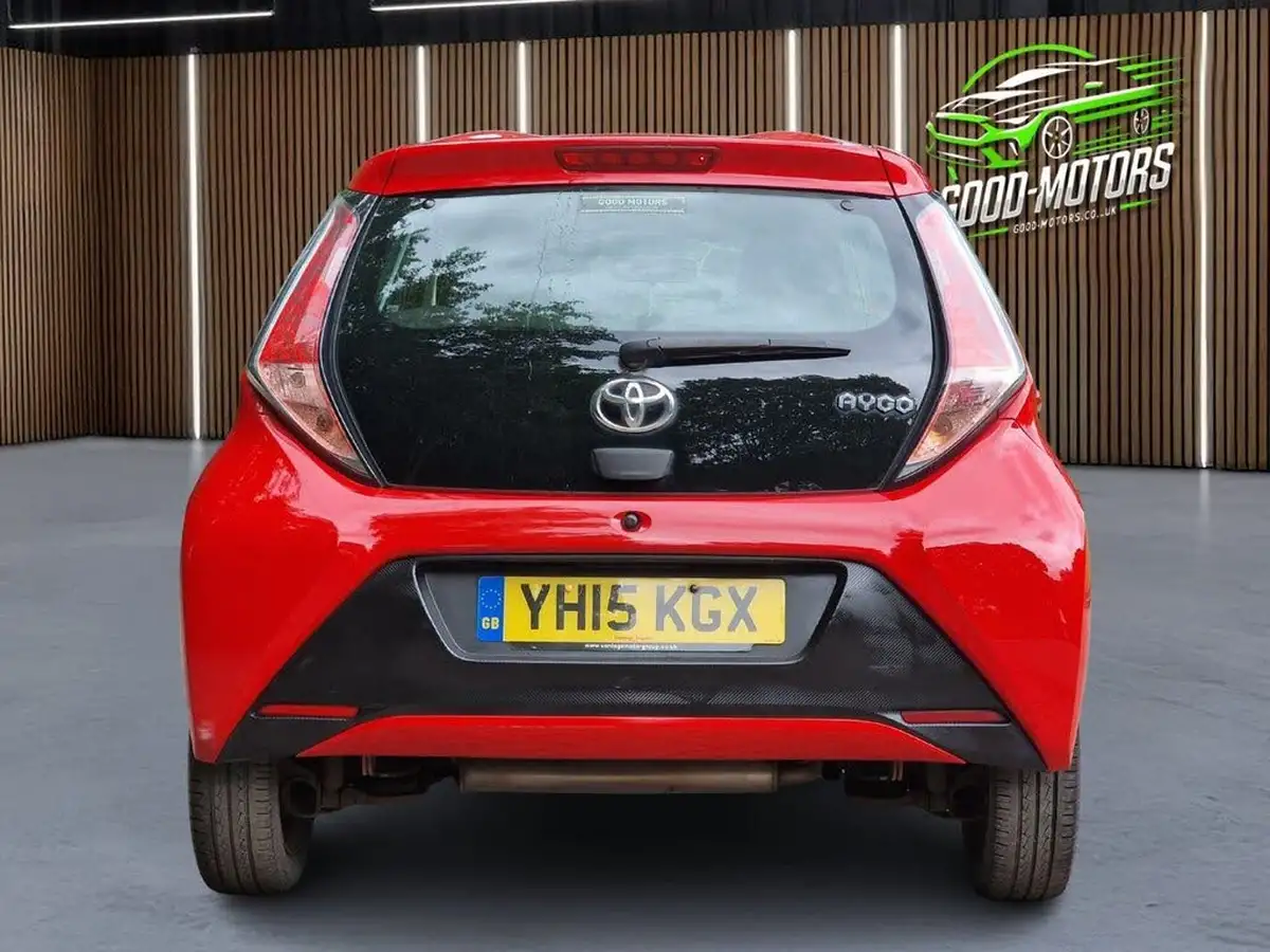 2015-toyota-aygo-10-vvt-i-x-play-5d-big-16