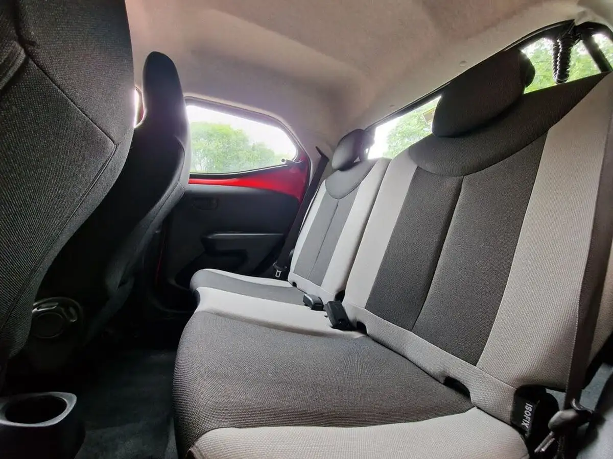 2015-toyota-aygo-10-vvt-i-x-play-5d-big-40
