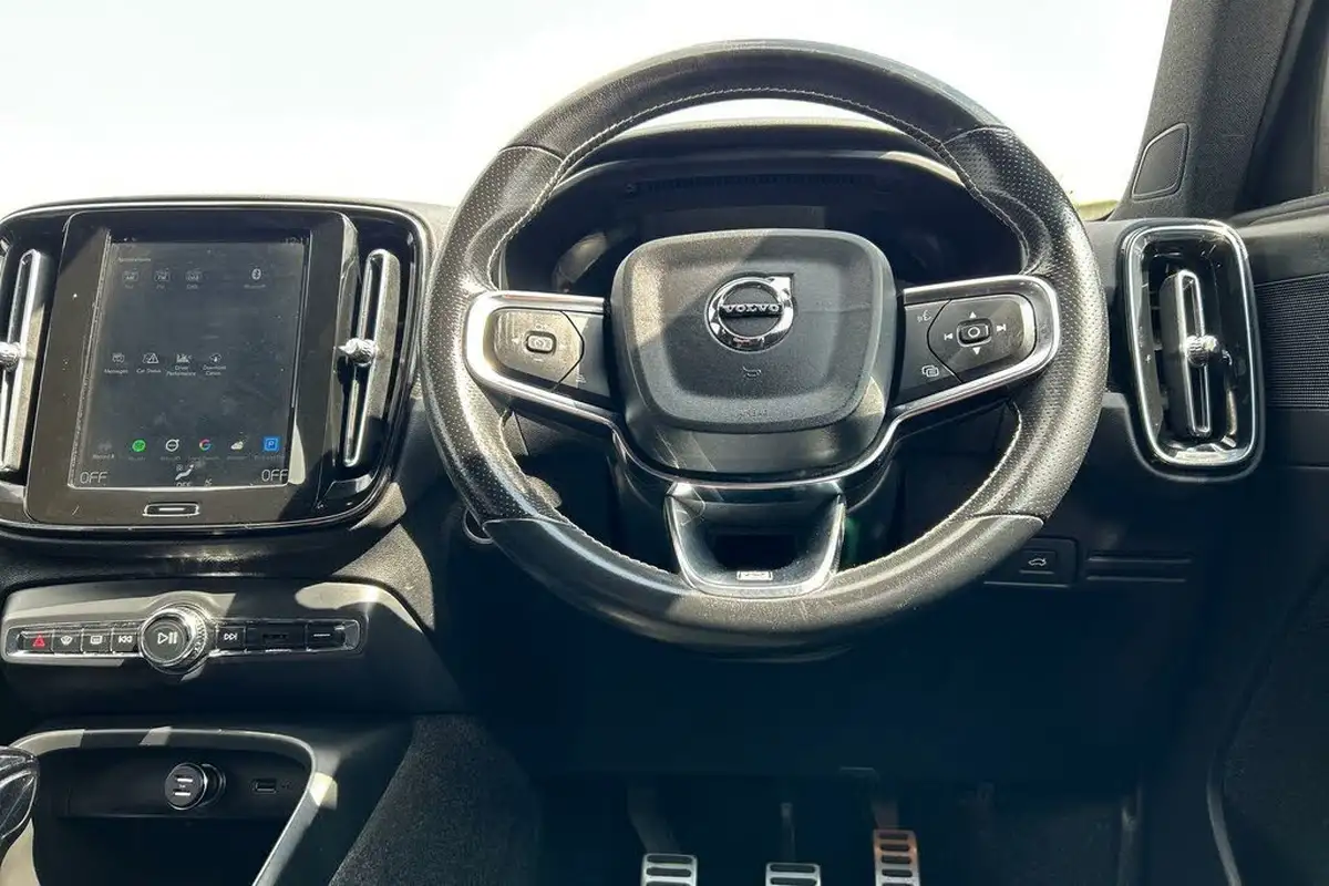 2018-volvo-xc40-20td-d3-r-design-big-26