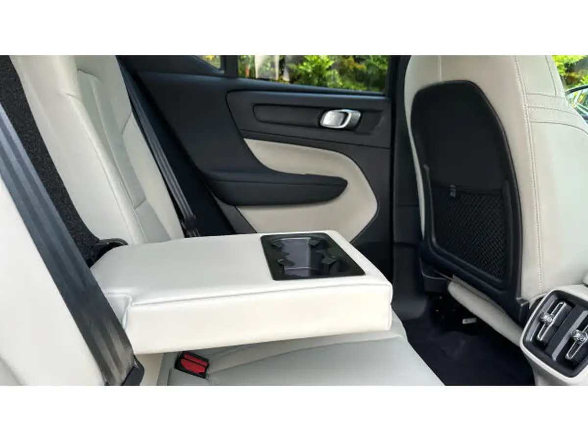 2023-volvo-xc40-20-b4-plus-awd-big-25