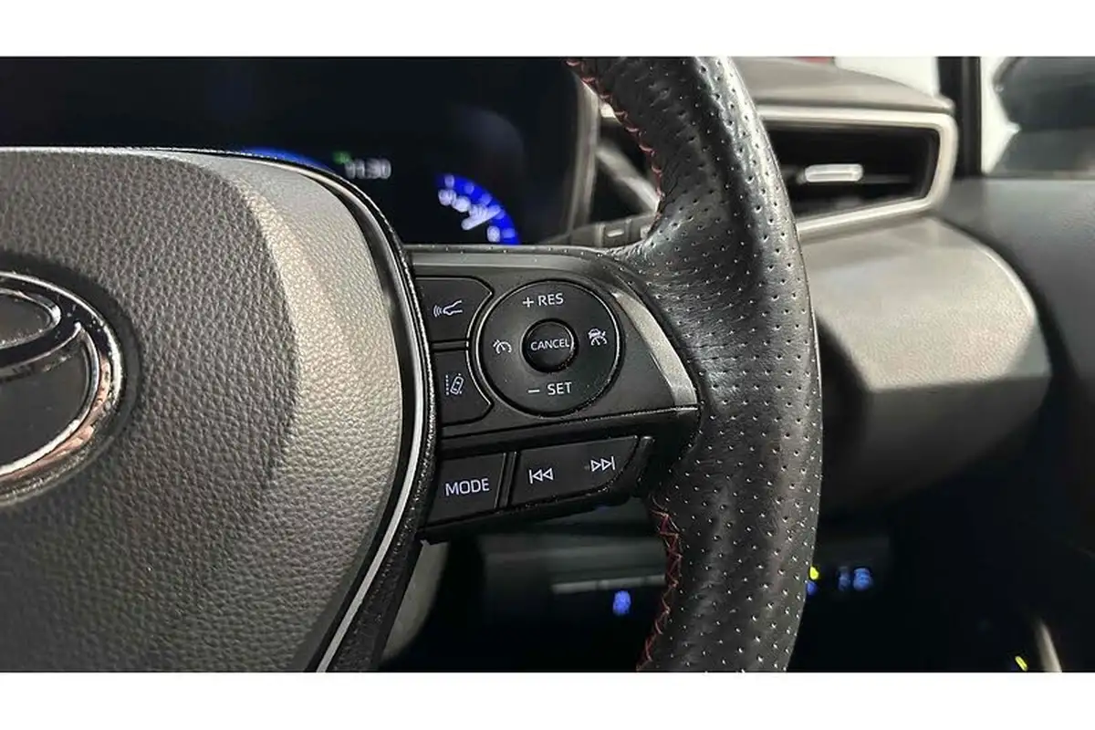 2020-toyota-corolla-18-vvt-i-gr-sport-17in-alloy-wheelstrk-touring-sports-big-33