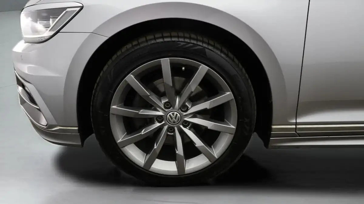 2019-volkswagen-passat-20tdi-r-line-150ps-scr-saloon-4d-big-25