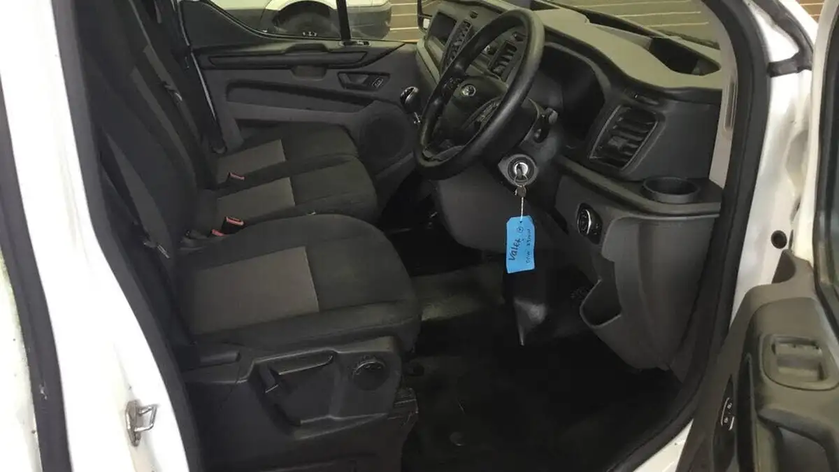 2018-ford-transit-custom-20tdci-300-l1h1-105pseu6-panel-van-big-6