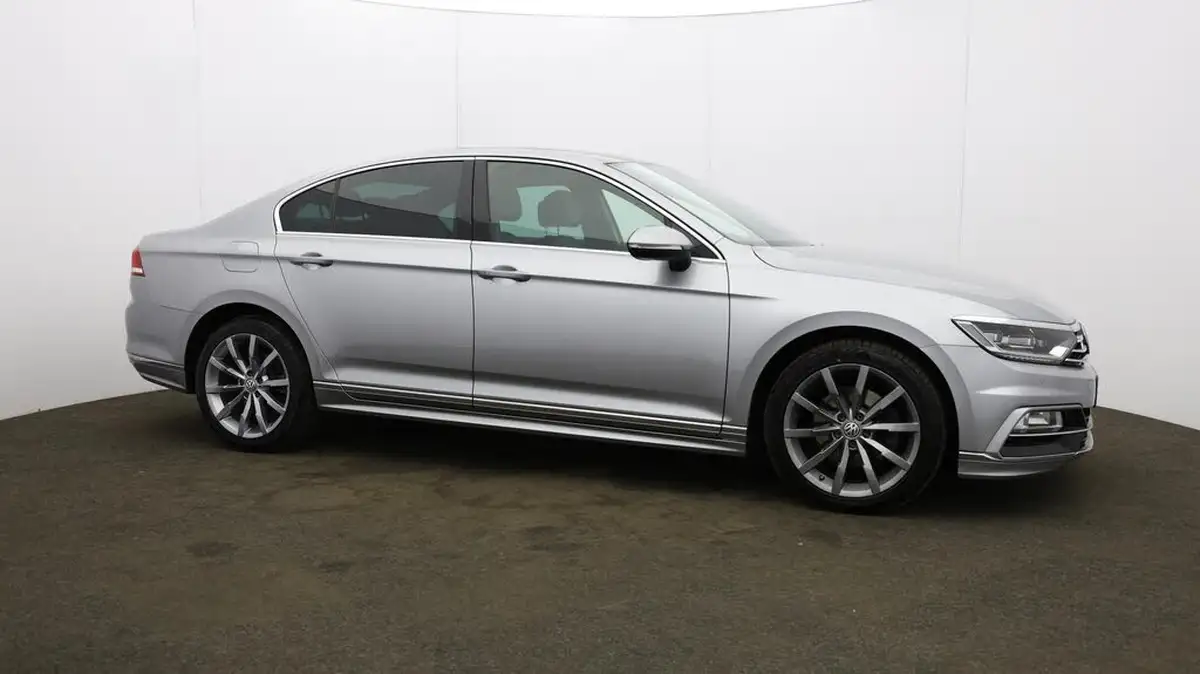 2019-volkswagen-passat-20tdi-r-line-150ps-scr-saloon-4d-big-42