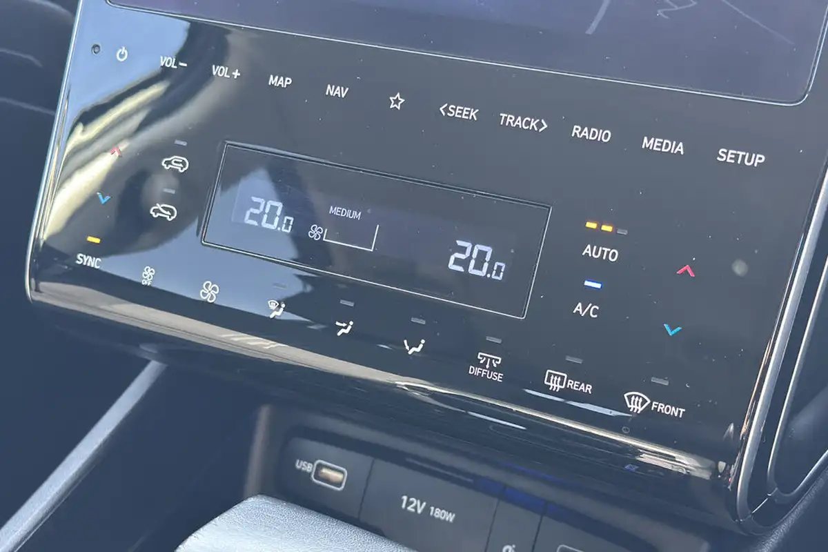 2023-hyundai-tucson-16-t-gdi-premium-150ps-48-volt-mhev-dct-big-13