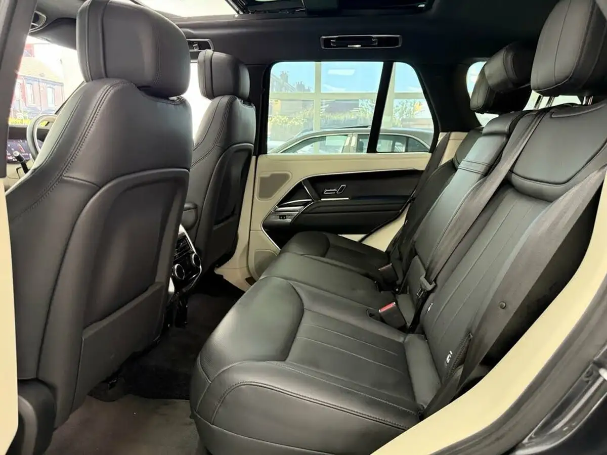 2022-land-rover-range-rover-30-d350-hse-big-34